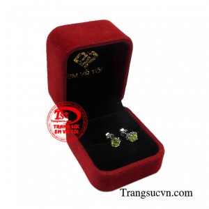 Một món đồ trang sức vừa giúp chị em vượng khí, vừa tăng sức hút cho bản thân thì xứng đáng được có trong mỗi tủ đồ.