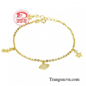 Lắc tay vàng ấn tượng kiểu dáng xinh xắn với những họa tiết mới lạ mang đến nét đẹp độc đáo và đáng yêu cho nữ giới.
