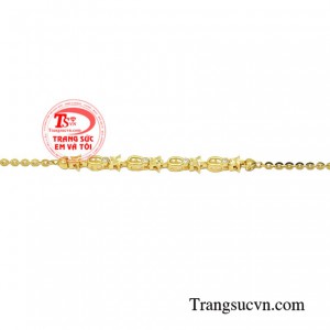 Kiểu dáng thanh tú và độc đáo sẽ giúp các cô gái thêm phần tự tin thể hiện cá tính.