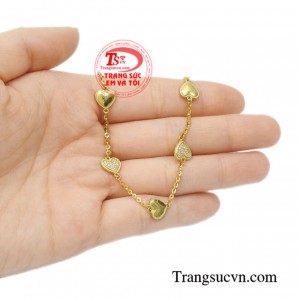 Lắc tay vàng trái tim nữ tính đáng yêu.