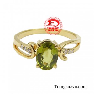 Với thiết kế tinh xảo cùng chất liệu vàng 14k đẳng cấp khiến mọi sự chú ý phải tập trung vào bạn.