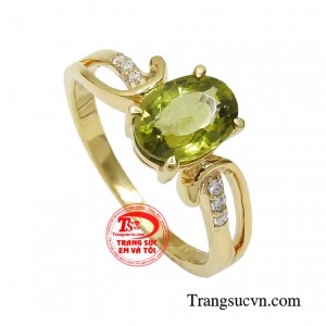 Chẳng những vậy chiếc nhẫn này còn có thể giúp bạn biến hóa nhiều phong cách với nhiều kiểu trang phục khác nhau