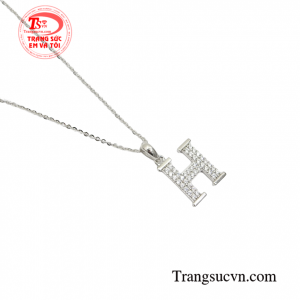 Vì vậy bộ dây chuyền vàng trắng luôn là món quà được các quý cô mong chờ.