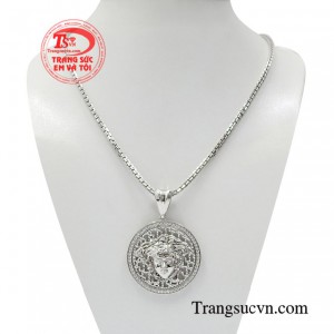 Bộ dây chuyền đàn ông bản lĩnh được lấy cảm hứng từ hình ảnh nàng medusa