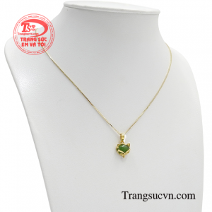 Một bộ dây chuyền được kết hợp cùng ngọc nepherite chất lượng cao giúp người đeo tôn lên được giá trị của người sử dụng. 