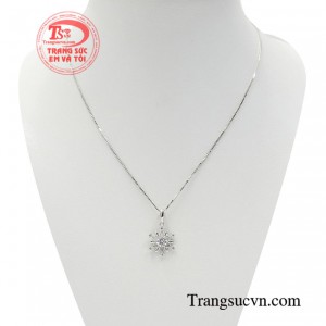 Bộ dây chuyền nữ vàng trẻ trung luôn khiến người ta phải tấm tắc ngợi khen.