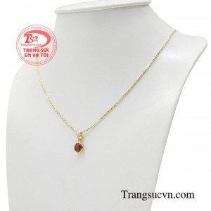 Bộ dây chuyền là sự kết hợp hài hòa giữa mặt dây chuyền tourmaline và dây chuyền vàng 10k nhập khẩu italy.