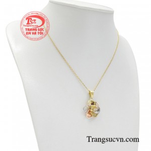 Đây là món trang sức không thể nào bỏ qua trong tủ đồ trang sức của các cô gái.
