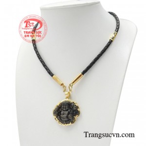 Mặt phật Di Lặc chạm khắc từ đá sapphire thiên nhiên, chất lượng, và đầy ấn tượng. 