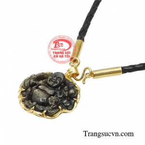 Bộ sản phẩm vừa mang đến vẻ hợp thời trang, vừa đem lại may mắn về phong thủy cho người đeo.