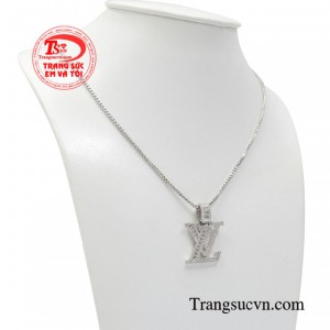 Với sự kết hợp giữa dây chuyền Italy và mặt dây Hàn Quốc mang lại cho người đeo một bộ dây hoàn hảo