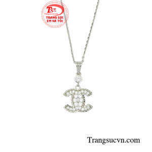 Đây sẽ là món trang sức không thể thiếu trong bộ sưu tập của các cô nàng hiện đại