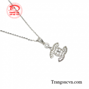 Bộ mặt dây này sẽ giúp phái đẹp nổi bật được nét duyên dáng, trang nhã và thu hút