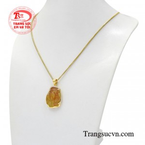 Bộ trang sức không chỉ đeo hợp thời trang mà còn mang đến nhiều phước lành, may mắn cho phái mạnh.