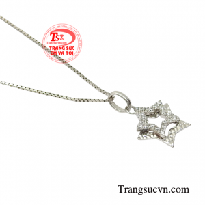 Bộ mặt dây chuyền vàng trắng tinh tế.