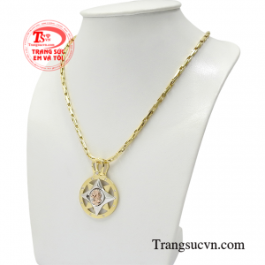 Với bộ trang sức này, phái mạnh dễ dàng kết hợp cùng các bộ trang phục và phụ kiện khác nhau.