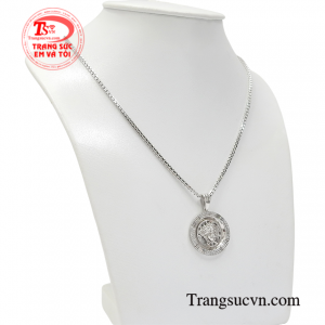 Bằng đôi bàn tay khéo léo của mình các nhà chế tác đã tạo ra một sản phẩm vô cùng bắt mắt.