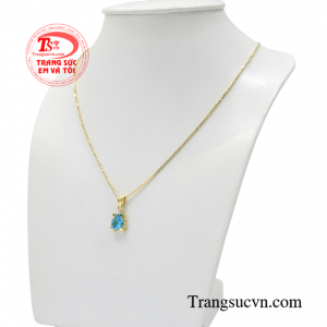 Khi diện bộ dây chuyền này phái đẹp không phải đau đầu khi lựa chọn những trang phục phối cùng mà còn rất hợp thời trang và xinh xắn.