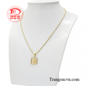 Với bộ sản phẩm này phái nữ có thể phối cùng những bộ cánh sang trọng khiến các nàng sành điệu hơn.