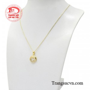 Đây sẽ là phụ kiện không thể nào bỏ qua trong tủ đồ của các cô gái.