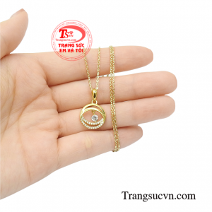 Bộ mặt dây vàng yêu kiều xinh xắn.