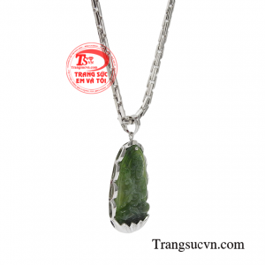 Vì vậy hãy luôn mang bên mình chiếc mặt dây này để xua đuổi tà khí và thu hút vận may cho mình.