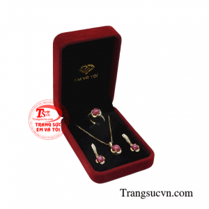 Bộ trang sức vàng ruby cao cấp dành cho quý cô giao hàng trên toàn quốc.