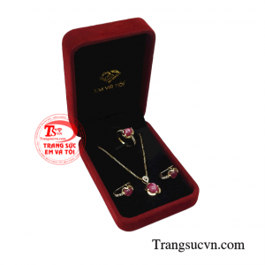 Bộ sản phẩm sẽ là món quà tặng tuyệt vời trong ngày kỉ niệm 15 năm và 40 năm ngày cưới.