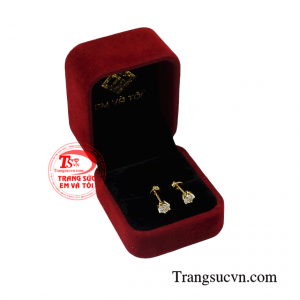 Bông tai nụ xinh xắn tinh tế.