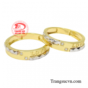 Cặp nhẫn cưới vàng thủy chung là khởi đầu cho những câu chuyện ngọt ngào chứa đựng biết bao tình cảm, cùng nhau vượt qua bảo thăng trầm của cuộc sống.