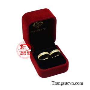 Cặp nhẫn cưới vàng thủy chung thời thượng.
