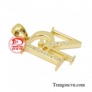 Mặt dây chữ lồng theo chữ cái phù hợp là món quà tặng người yêu thương ý nghĩa