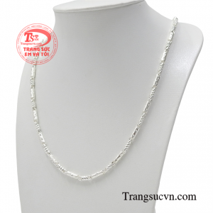 Sản phẩm là món phụ kiện không thể thiếu của phái mạnh yêu thích phong cách cá tính và nổi bật. 