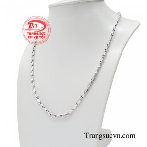 Mỗi người đàn ông đều mong muốn có một hình ảnh lịch lãm, thật điển trai trước mắt người mình thích. 