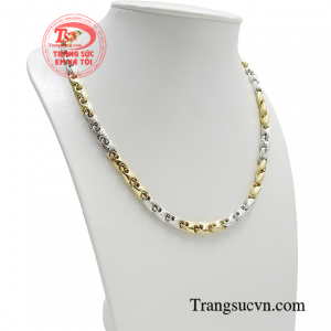 Dây chuyền mang nét sang trọng được chế tác theo công nghệ mới của Ý, kiểu dáng tinh tế, thời trang. 