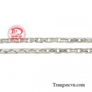 Với chiếc dây chuyền này, các bạn nam có thể thỏa sức kết hợp cùng các kiểu trang phục và phụ kiện.