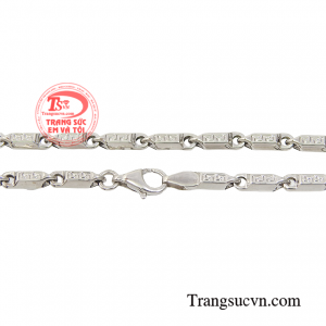 Trang sức Em và Tôi cung cấp hàng nghìn mẫu dây chuyền hợp xu hướng giúp nam giới có thể tự tin thể hiện cá tính. 