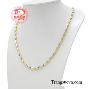 Dù là trong công việc hay cuộc sống thì chiếc dây chuyền này sẽ giúp bạn thành công và tràn đầy tự tin. 