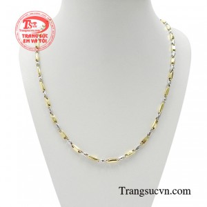 Dây chuyền nam vàng may mắn chế tác bằng vàng 18k tinh xảo, sắc nét. 