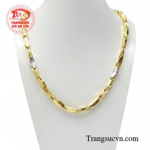 Dây chuyền nam vàng xuất chúng hiện đang là mẫu dây chuyền hot nhất được nhiều phái mạnh ưa chuộng.