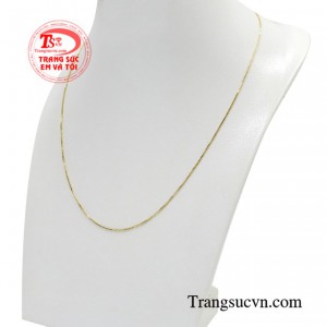 Vì vậy chiếc dây chuyền này không quá kén người dùng mà lại được sử dụng rất phổ biến, phù hợp với nhiều kiểu trang phục.