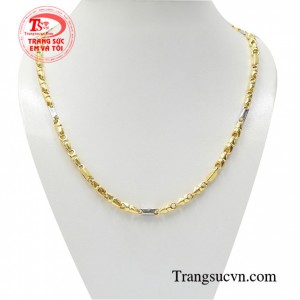 Dây chuyền phái mạnh lịch lãm kết hợp giữa vàng màu và vàng trắng tạo nên một sản phẩm độc đáo