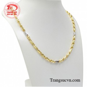 Dây chuyền vàng tây cũng là lựa chọn tuyệt vời cho người bạn yêu thương vào những dịp ý nghĩa