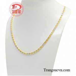 Sự kết hợp độc đáo, đầy sáng tạo của người thợ kim hoàn đã tạo nên một chiếc dây chuyền hoàn hảo và tinh tế