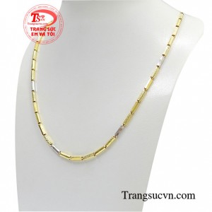 Dây chuyền vàng tây là trang sức không thể thiếu giúp phái mạnh thêm phần nổi bật, thời trang và cá tính