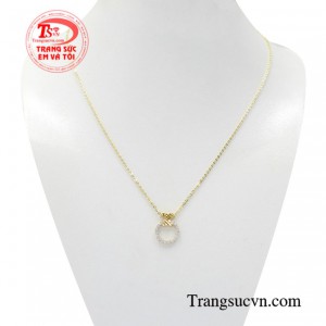 Dây liền mặt thời thượng vàng 10k mang phong cách Hàn Quốc hiện đang là xu hướng trang sức của giới trẻ.