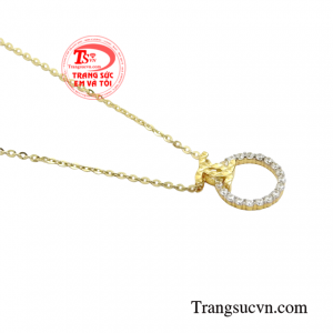 Dây liền mặt thời thượng nữ tính.