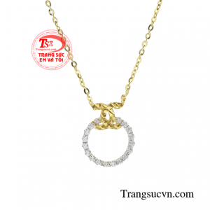 Do đó đây có lẽ là một sự lựa chọn hoàn hảo dành cho những cô nàng hiện đại, phong cách.