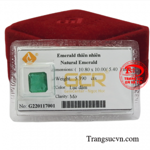 Đá Emerald được nhiều người yêu thích không chỉ vì độ đẹp sang trọng và mang lại nét quý tộc mà còn mang ý nghĩa phong thủy tích cực. 