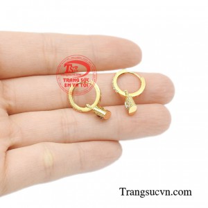 Thiết kế tinh xảo tôn lên nét đẹp duyên dáng cho nữ giới mà còn phù hợp với nhiều kiểu trang phục khác nhau. 